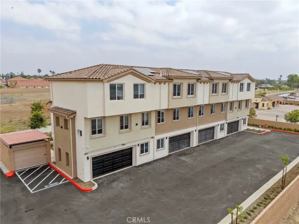 8423 Tamarind Avenue, Fontana, CA 92335 - #1