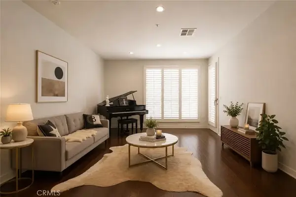 21301 Erwin Street #305, Woodland Hills, CA 91367