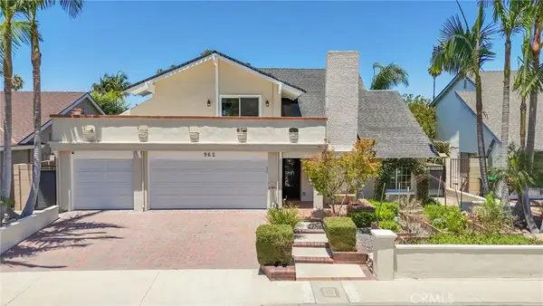 962 Begonia Avenue, Costa Mesa, CA 92626