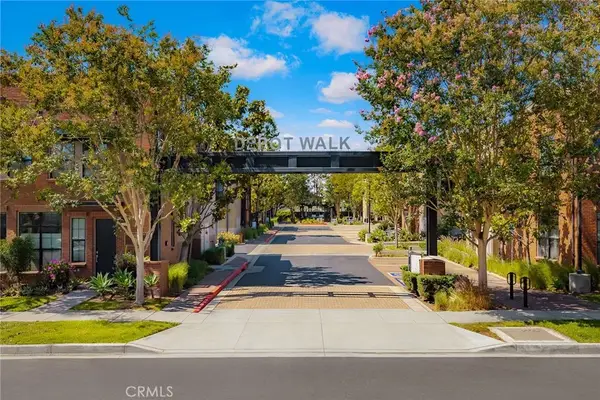551 W Maple Ave, Orange, CA 92868