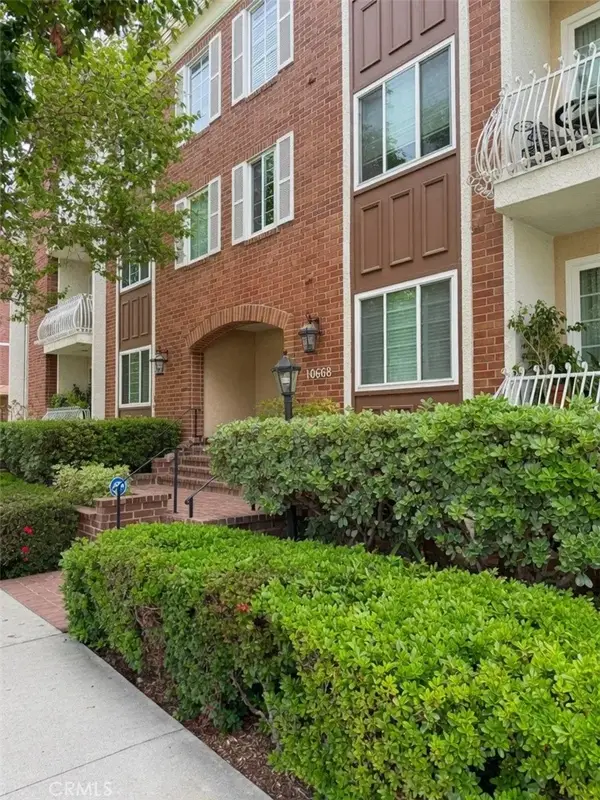 10668 Eastborne #203, Los Angeles, CA 90024