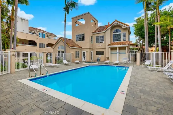 4581 Warner #302, Huntington Beach, CA 92649