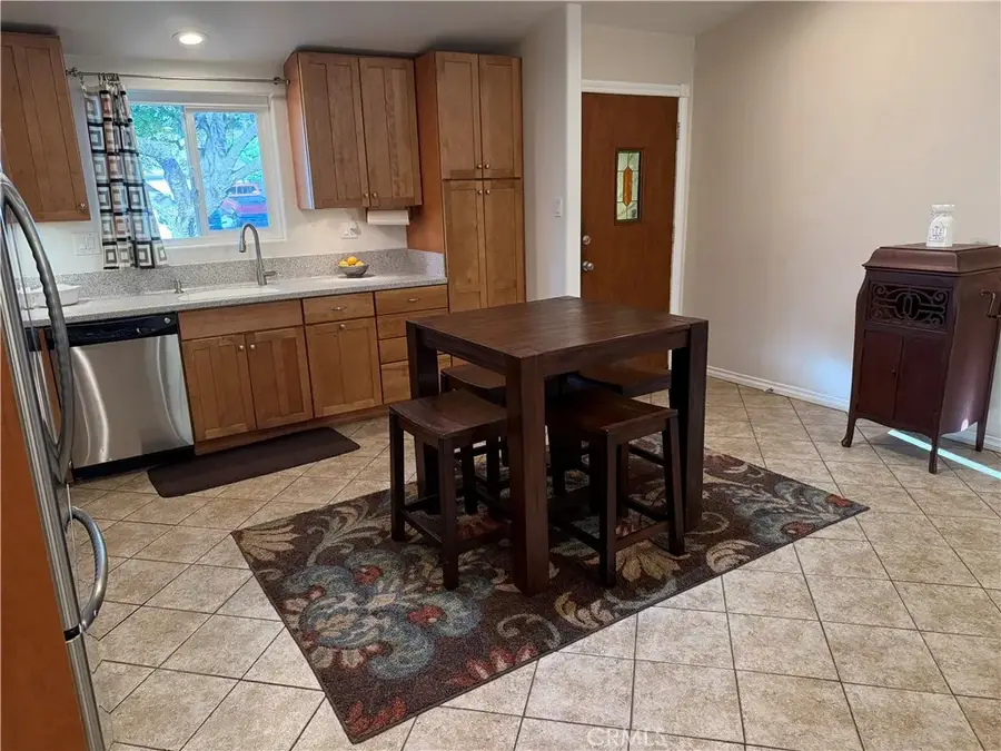 545 E Gainsborough Road, Thousand Oaks, CA 91360 - #3