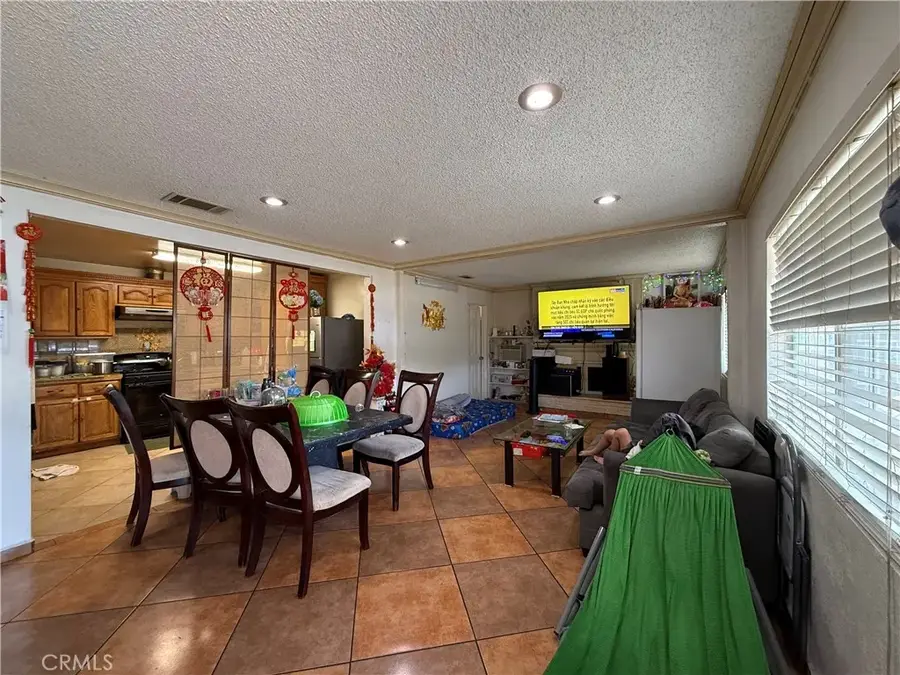 4728 W Henderson Pl, Santa Ana, CA 92704 - #2