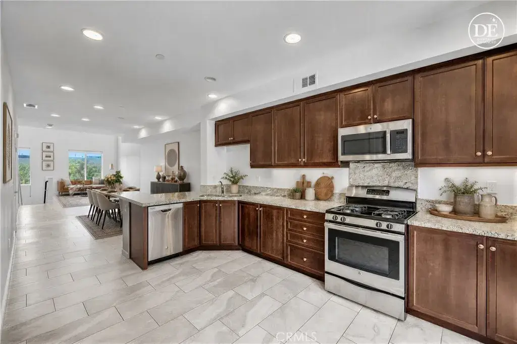 83 Waldorf, Irvine, CA 92612 - #1
