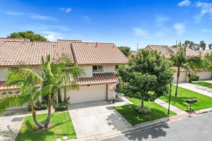 20932 Coastview Lane, Huntington Beach, CA 92648 - #2