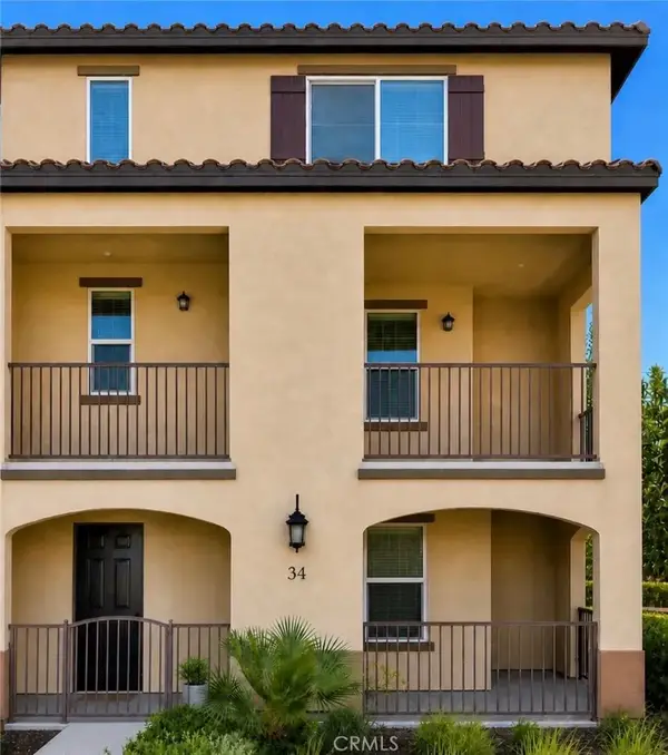 120 S Pacific Ave #34, Santa Ana, CA 92703