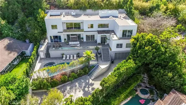 12148 Travis, Los Angeles, CA 90049