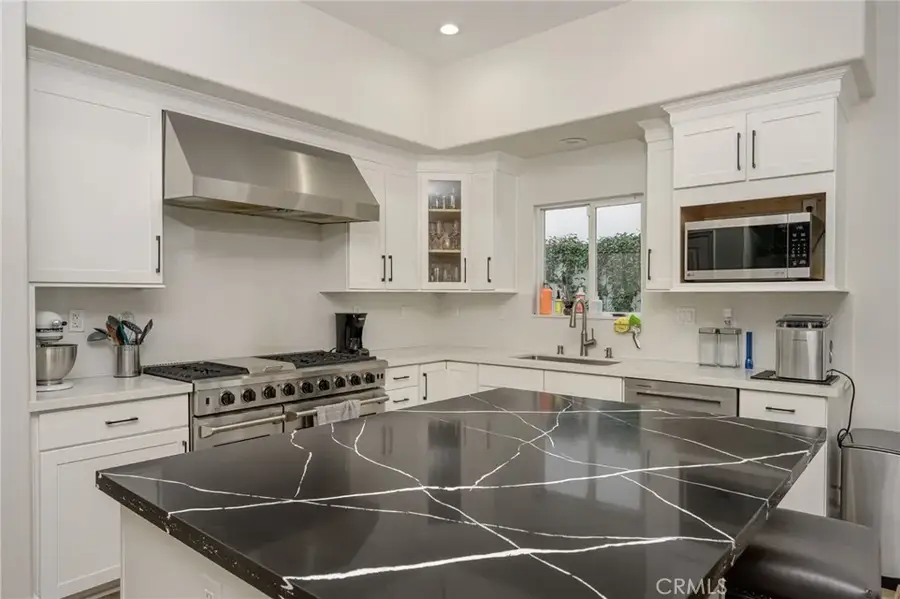 305 2nd, Huntington Beach, CA 92648 - #3