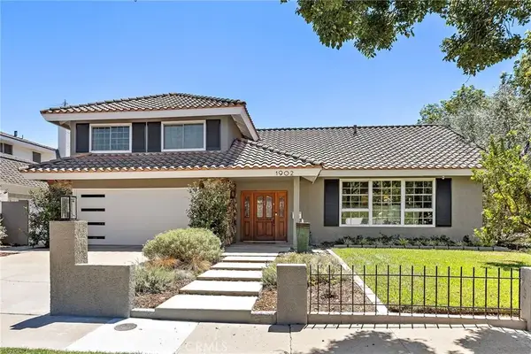 1902 E Avalon, Santa Ana, CA 92705
