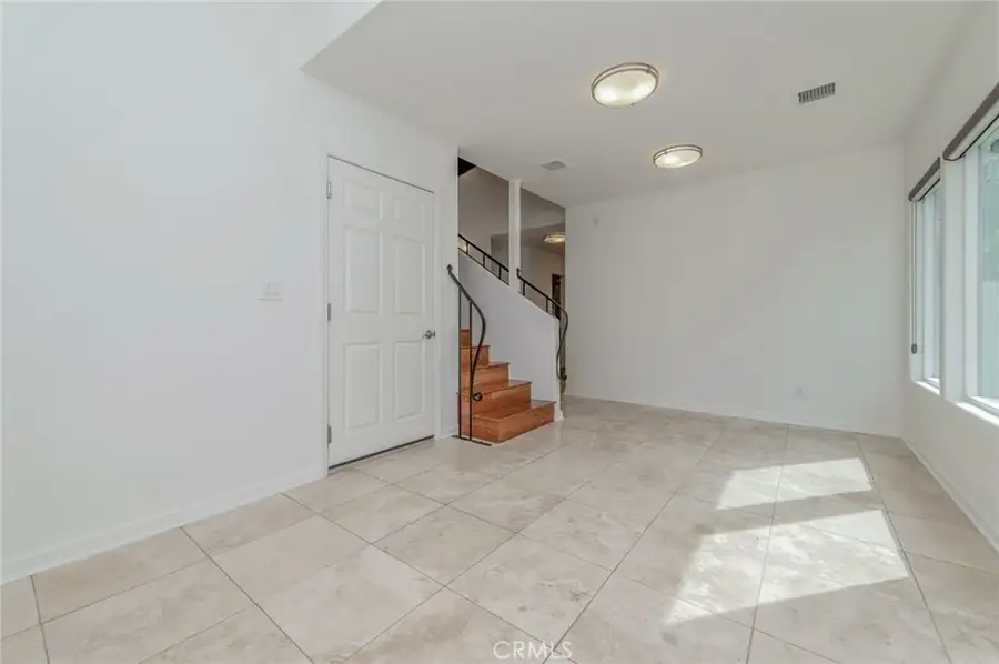 5076 Bordeaux Ave, Irvine, CA 92602 - #3
