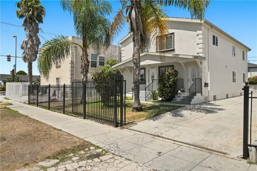 1353 W 60th, Los Angeles, CA 90044 - #1