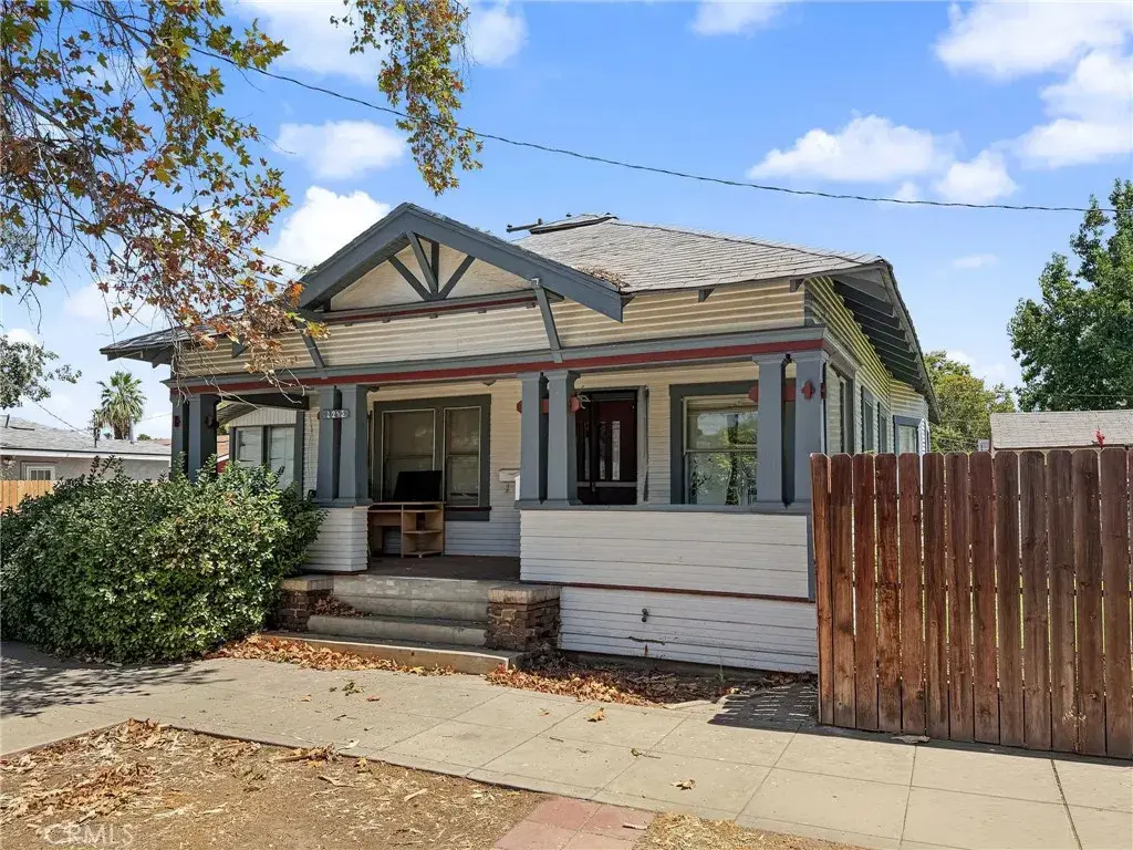 2112 C St, Bakersfield, CA 93301 - #1