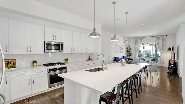 111 Frame, Irvine, CA 92618