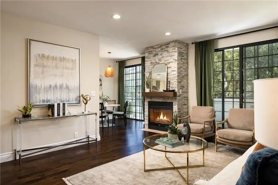 860 S Lucerne #103, Los Angeles, CA 90005 - #3