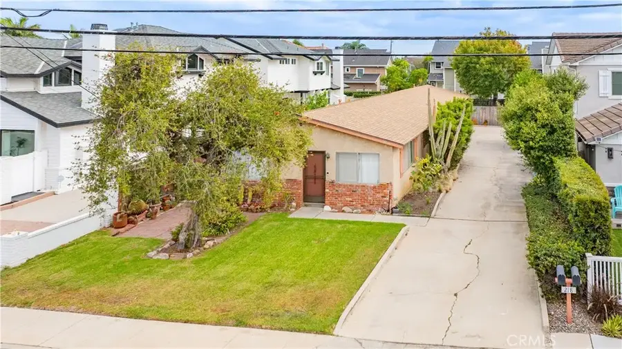 218 E 16th, Costa Mesa, CA 92627 - #2