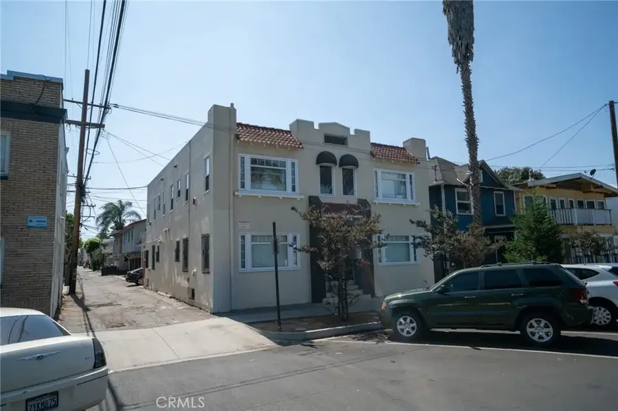 328 W 8th Street, Long Beach, CA 90813 - #3