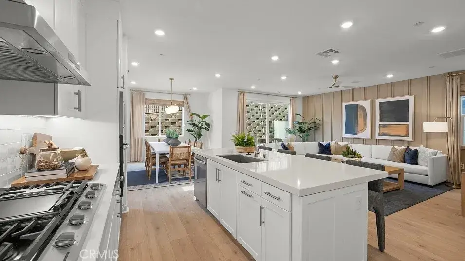 2010 Pyrenes Place, Santa Paula, CA 93060 - #1