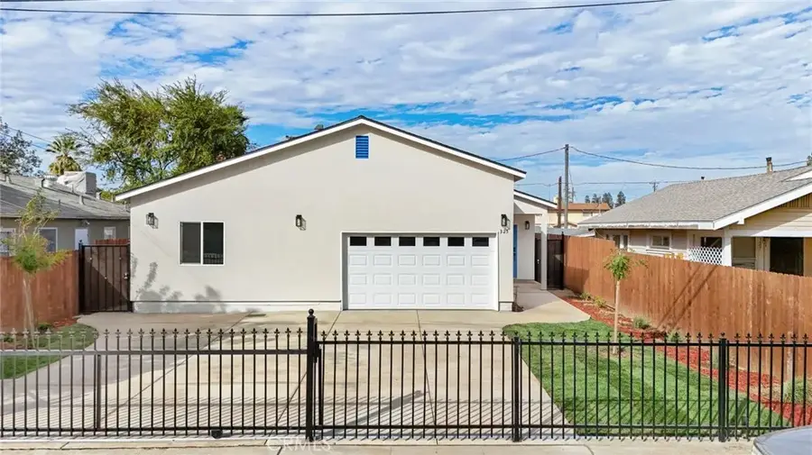 325 Holtby Rd, Bakersfield, CA 93304 - #2