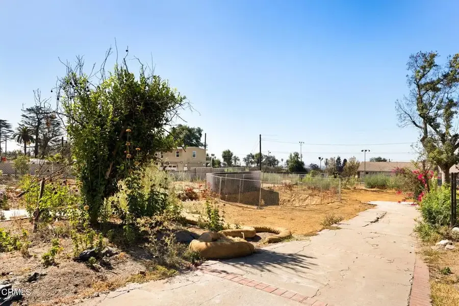 102 W Poppyfields, Altadena, CA 91001 - Image #2