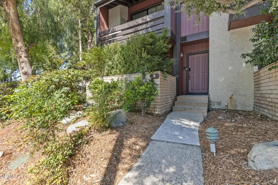 21931 Burbank Boulevard #5, Woodland Hills, CA 91367 - Image #2