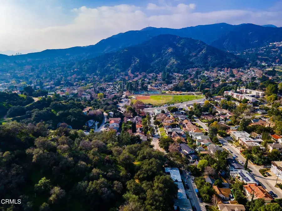 2 Vista Del Verde, Glendale, CA 91208 - Image #2