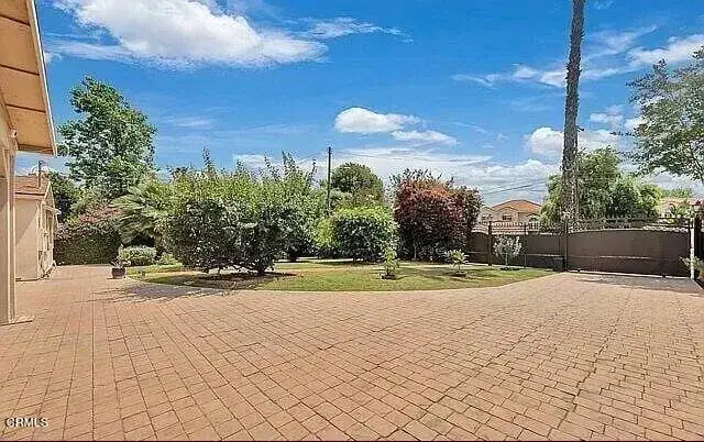 5701 Corbin Avenue, Tarzana, CA 91356 - Image #3