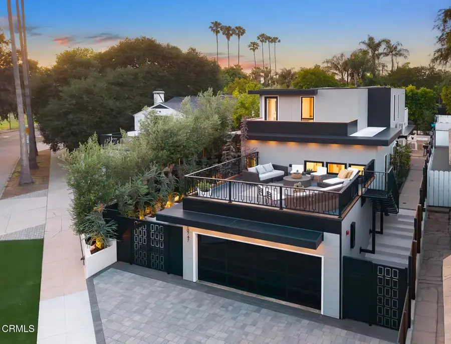 10747 Valleyheart Drive, Studio City, CA 91604 - Image #2