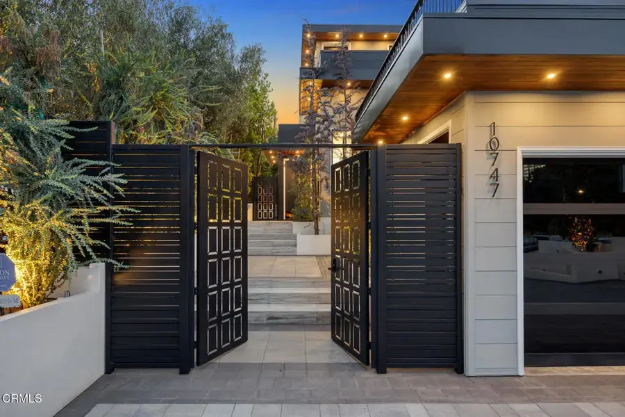 10747 Valleyheart Drive, Studio City, CA 91604 - Image #3