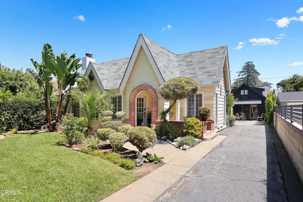 2120-2122 Navarro Avenue, Altadena, CA 91001 - #1