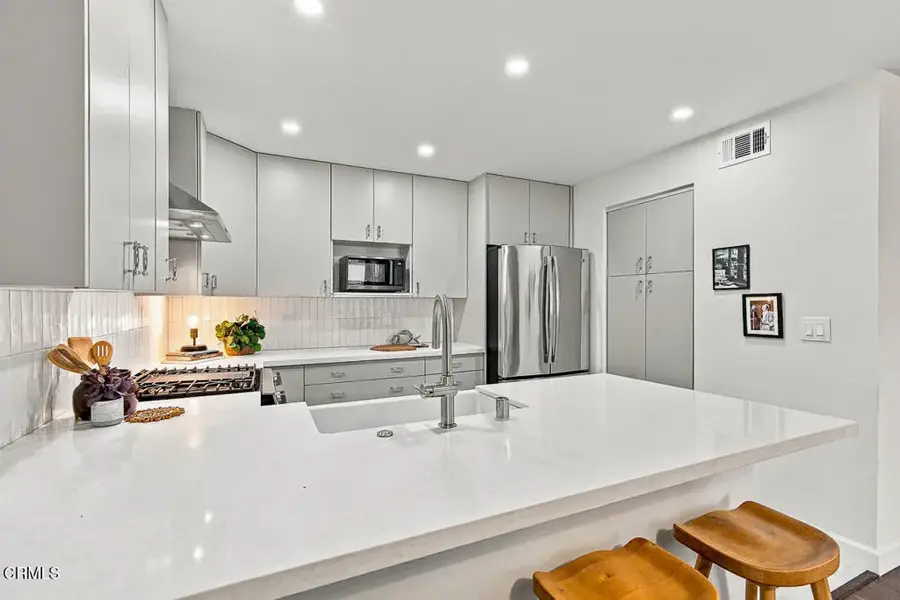 121 Arlington Drive #8, Pasadena, CA 91105 - #3