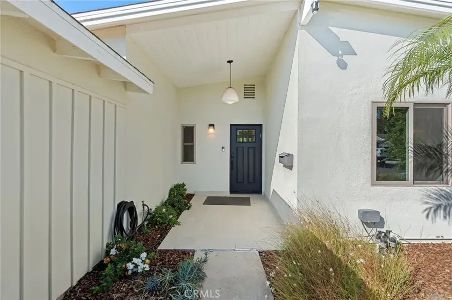 6417 Graves, Lake Balboa, CA 91406 - Image #2