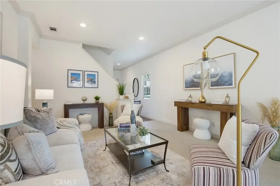 15735 Wyandotte, Lake Balboa, CA 91406 - #2