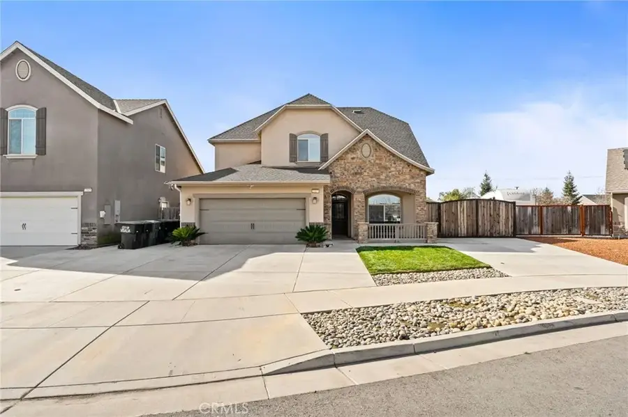 2327 N Elm, Visalia, CA 93291 - #2