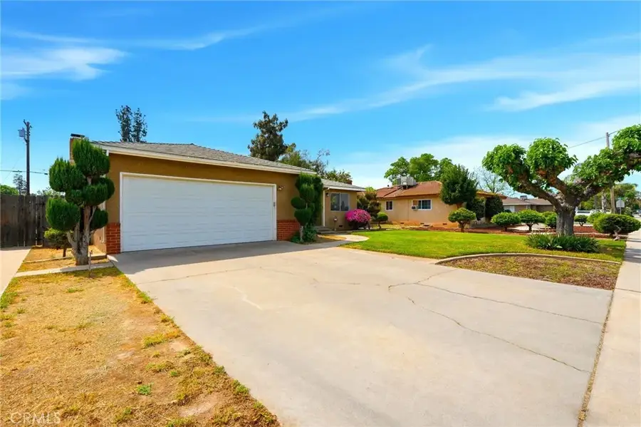 1123 E Washington Avenue, Reedley, CA 93654 - #3