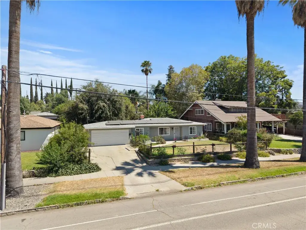 907 W Olive Avenue, Redlands, CA 92373 - #1