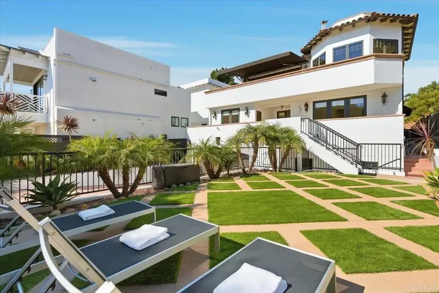 1045 Van Nuys Street, San Diego, CA 92109 - Image #3