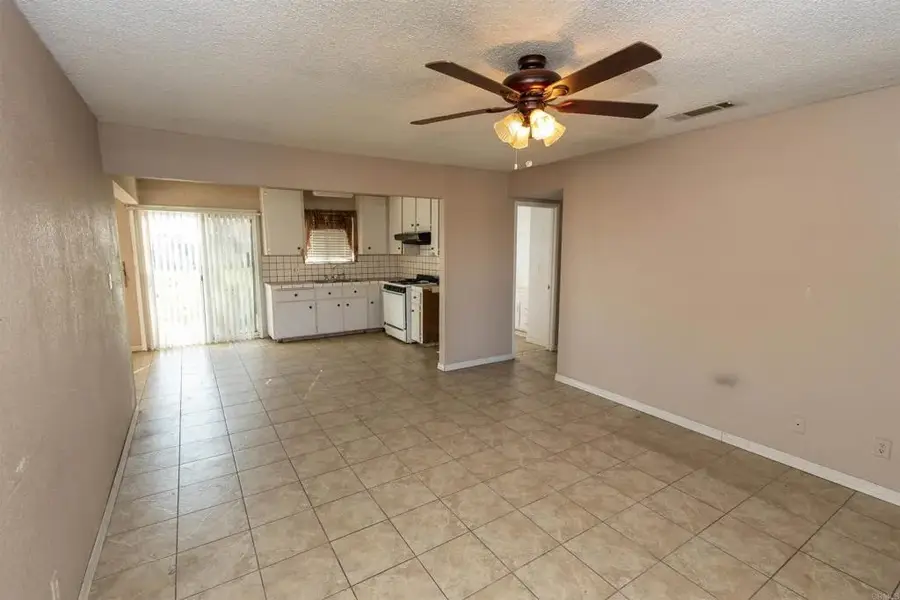 1410 Grayson Circle, Firebaugh, CA 93622 - #2