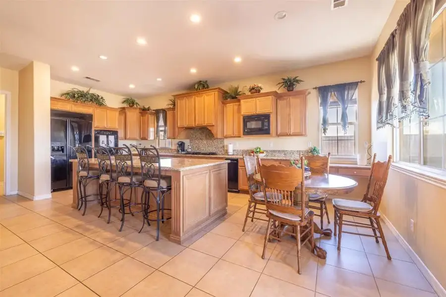 19506 Arcata Road, Apple Valley, CA 92307 - #3