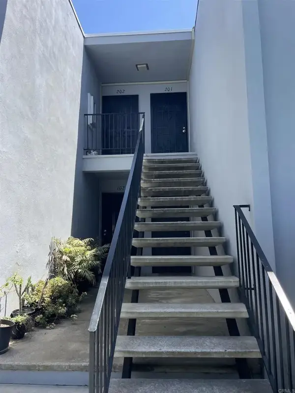 4750 Noyes Street #202, San Diego, CA 92109