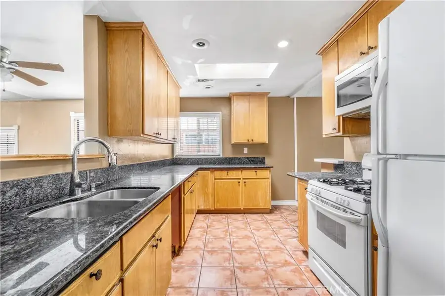 22025 Bonita, Carson, CA 90745 - Image #3