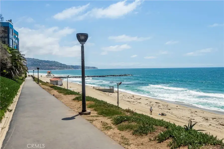 565 Esplanade #202, Redondo Beach, CA 90277 - Image #3
