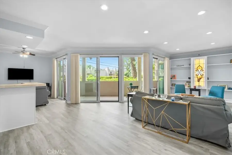 5216 Yarmouth Avenue #106, Encino, CA 91316 - Image #2