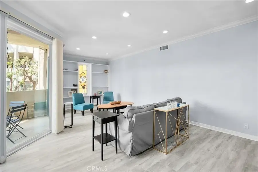 5216 Yarmouth Avenue #106, Encino, CA 91316 - Image #3