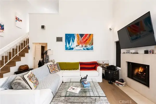 432 S Hamel Road #302, Los Angeles, CA 90048