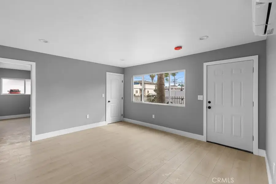 943 N Washington Place, Long Beach, CA 90813 - Image #3