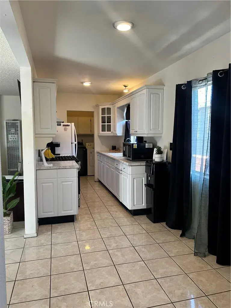 11945 168th, Artesia, CA 90701 - Image #2