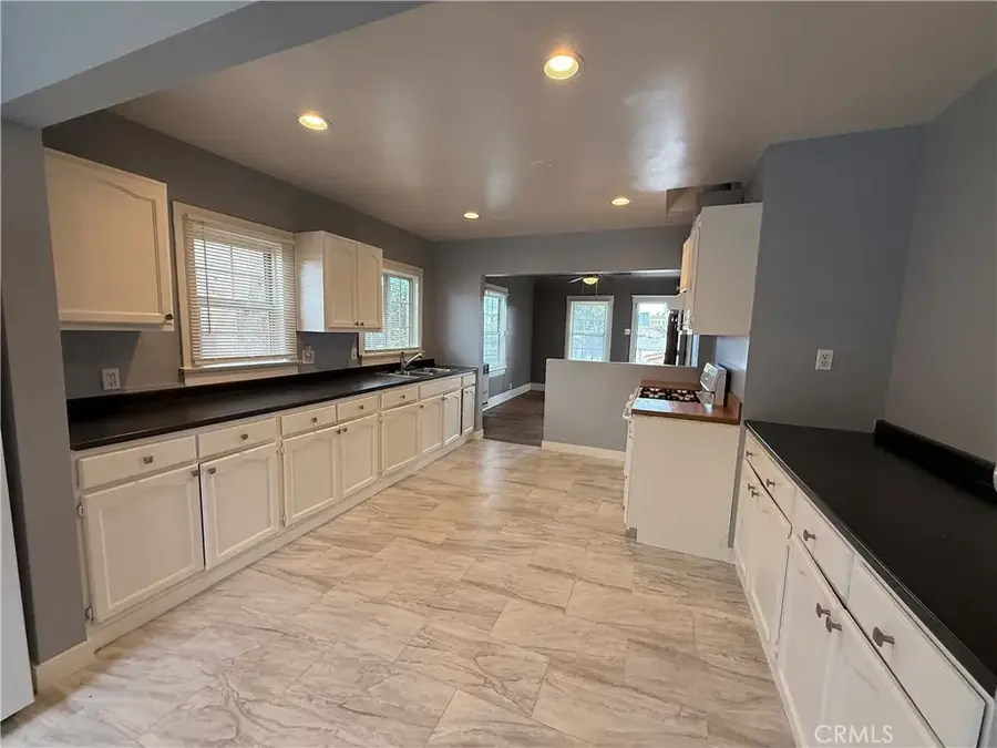 584 W 3rd, San Pedro, CA 90731 - Image #2