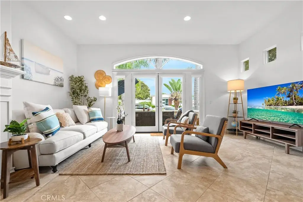 513 Pecan Ave, Huntington Beach, CA 92648 - Image #1