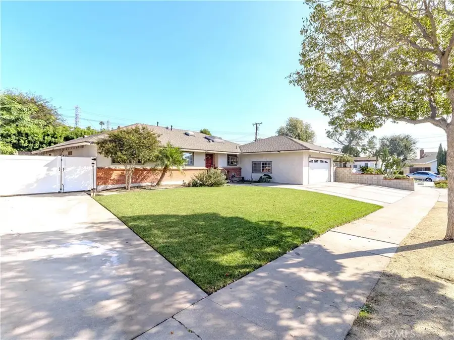 2033 N Diamond, Orange, CA 92867 - Image #2